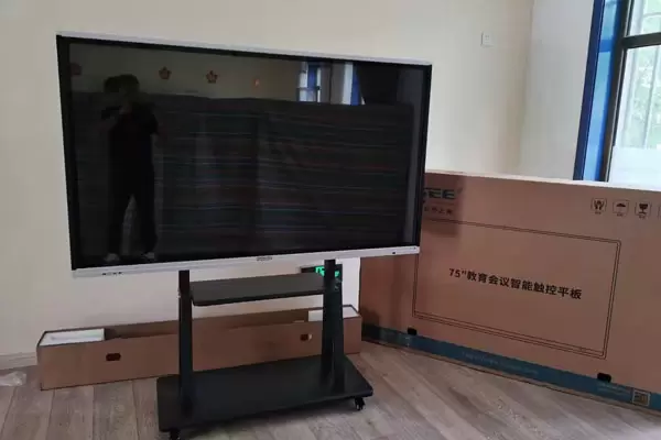 FVASEE Konferans İnteraktif Paneli, Amerikan Reklam Şirketinin Akıllı Konferans Odası Projesinin Oluşturulmasına Yardımcı Oluyor